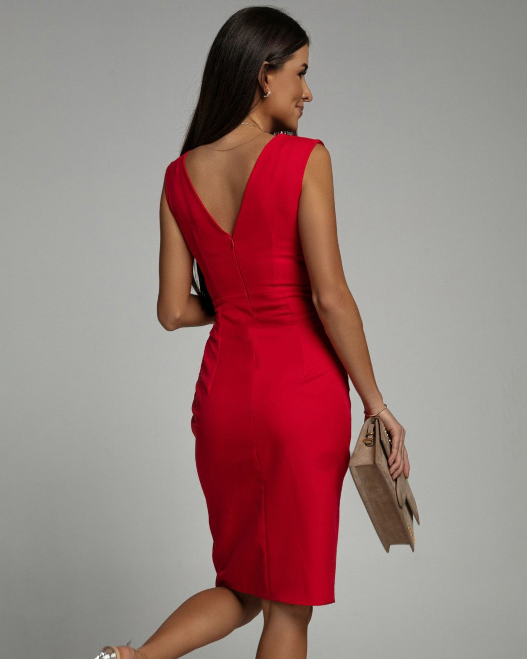 Fresia | Fitted dress with V-neckline and slit