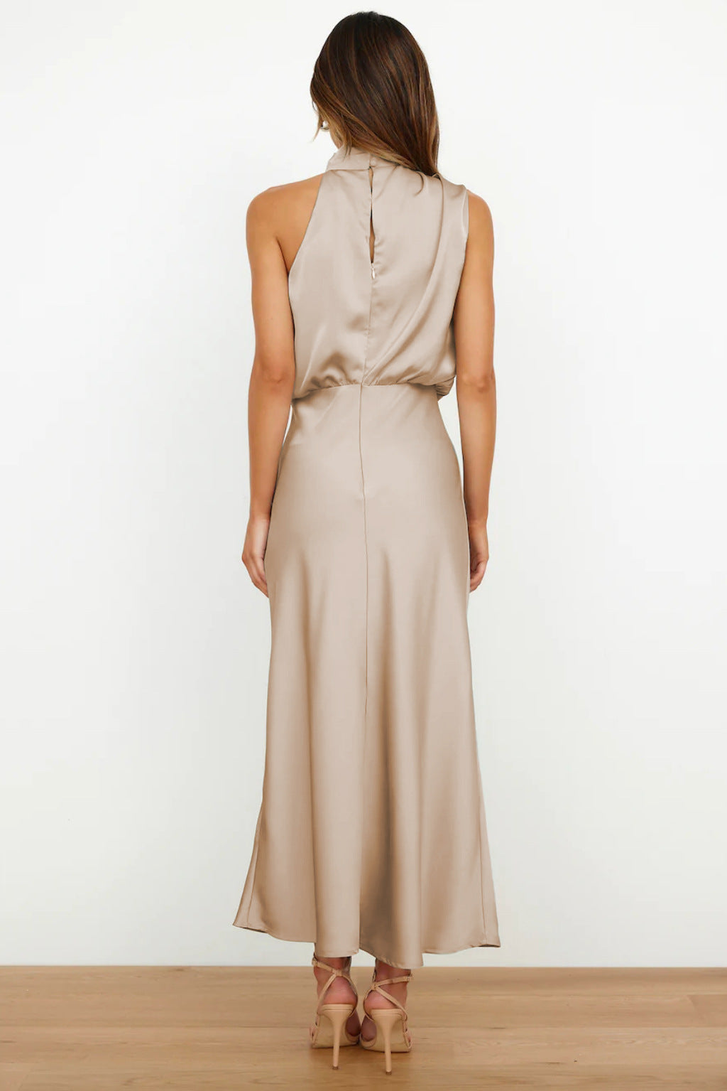 Carlina | Long satin dress with halter neckline